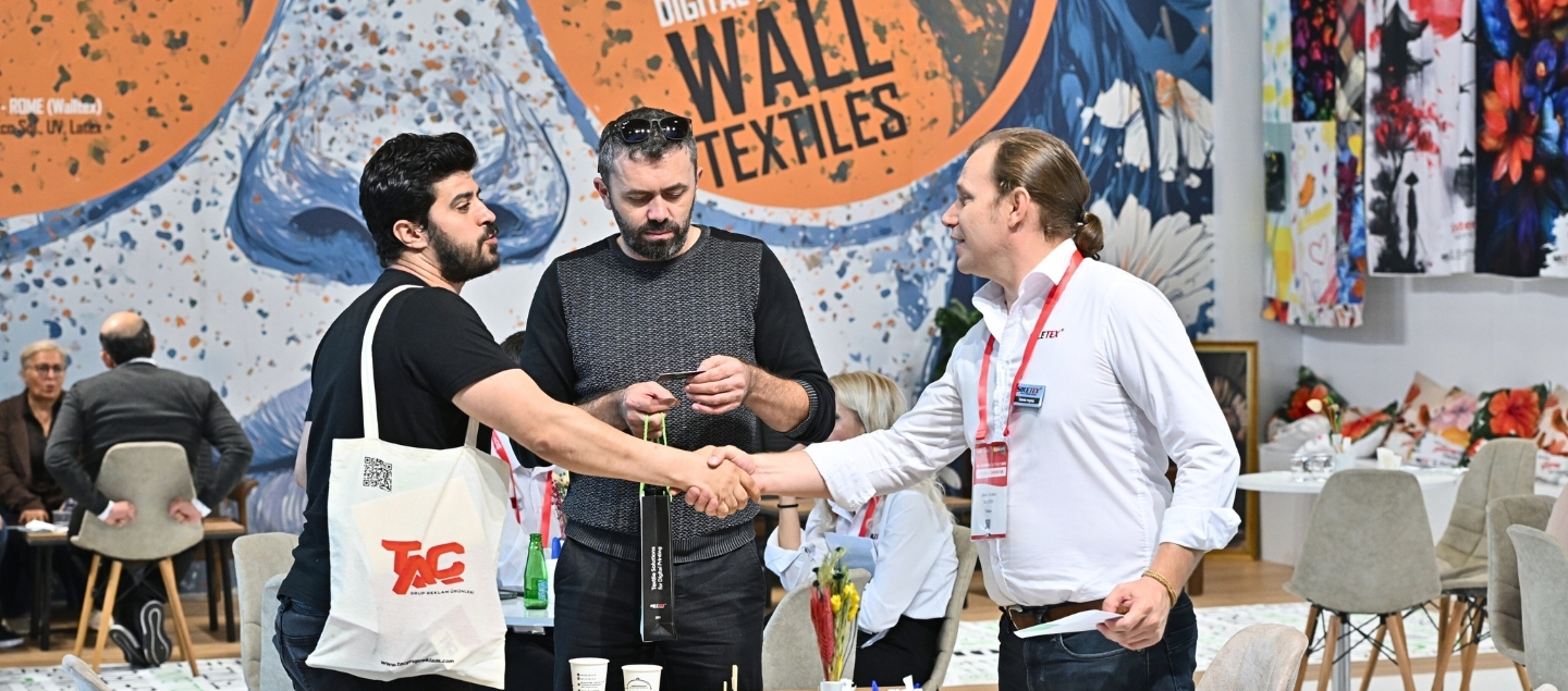 SIGN İstanbul'da sektör profesyonellerinin tartışmalara katıldığı ve son teknoloji baskı çözümlerini keşfettiği an