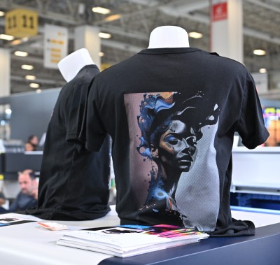 Custom printed shirts showcasing high quality digital printing techniques and designs at SIGN İstanbul