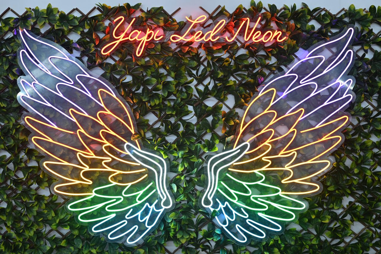 SIGN İstanbul'da sektör profesyonelleri ve etkinlik organizatörleri ile kurdele kesme töreni