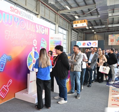 SIGN İstanbul'da Şans Çarkı'na katılan ziyaretçiler