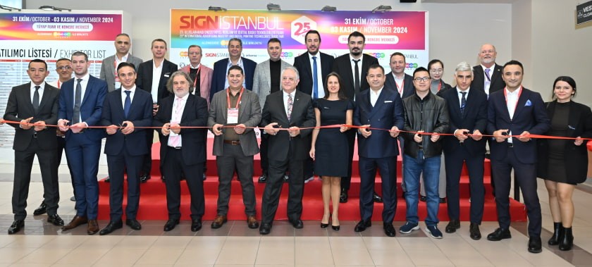 SIGN İstanbul'da sektör profesyonelleri ve etkinlik organizatörleri ile kurdele kesme töreni